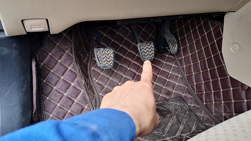 剎車不是踩下去就行 剎車不是踩下去就行