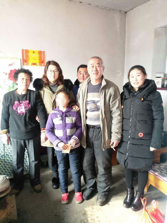 妤心已經(jīng)上學(xué)，且恢復(fù)狀況良好。